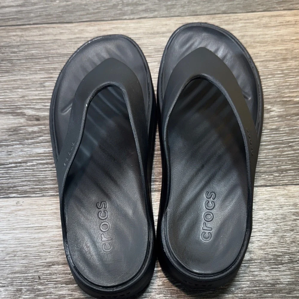 CROCS Women's Black Platform Sandals size 6 (j97)